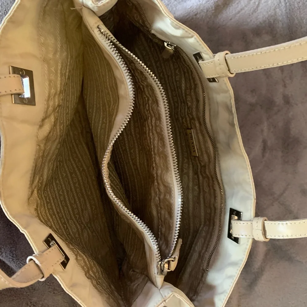 Auth Cream Prada medium shoulder bag - Picture 8 of 13